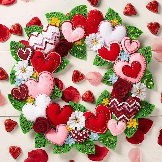 Bucilla 16.5" Round Felt Wreath Applique Kit Love In The Air Buddly